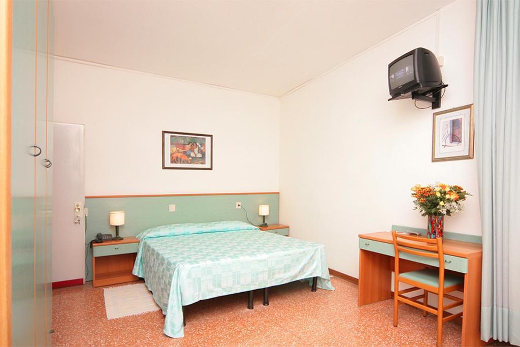 Hotel Janeiro Frontemare Lido di Jesolo Szoba fotó