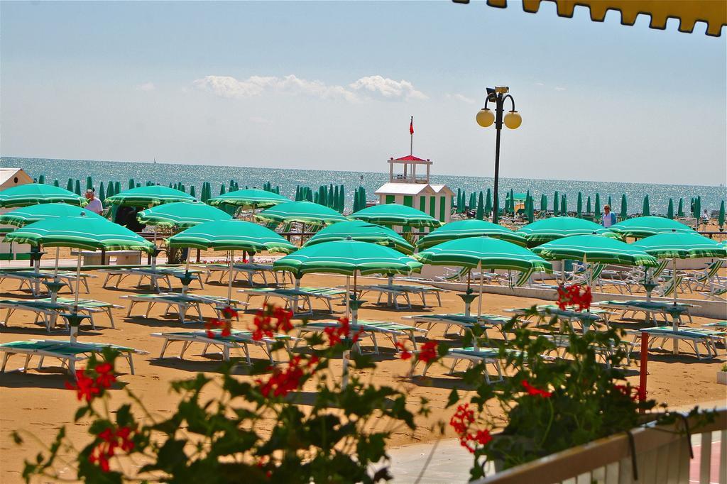 Hotel Janeiro Frontemare Lido di Jesolo Kültér fotó