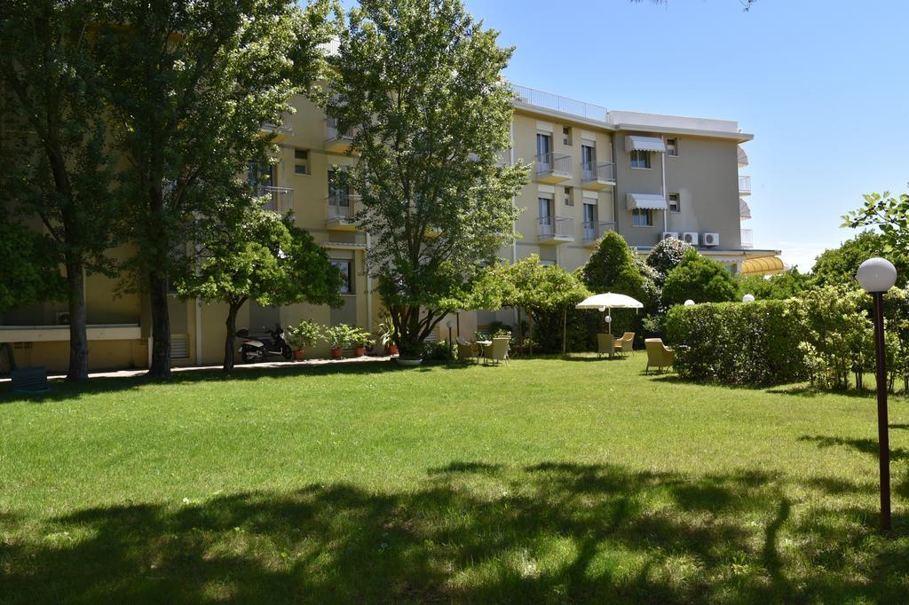 Hotel Janeiro Frontemare Lido di Jesolo Kültér fotó