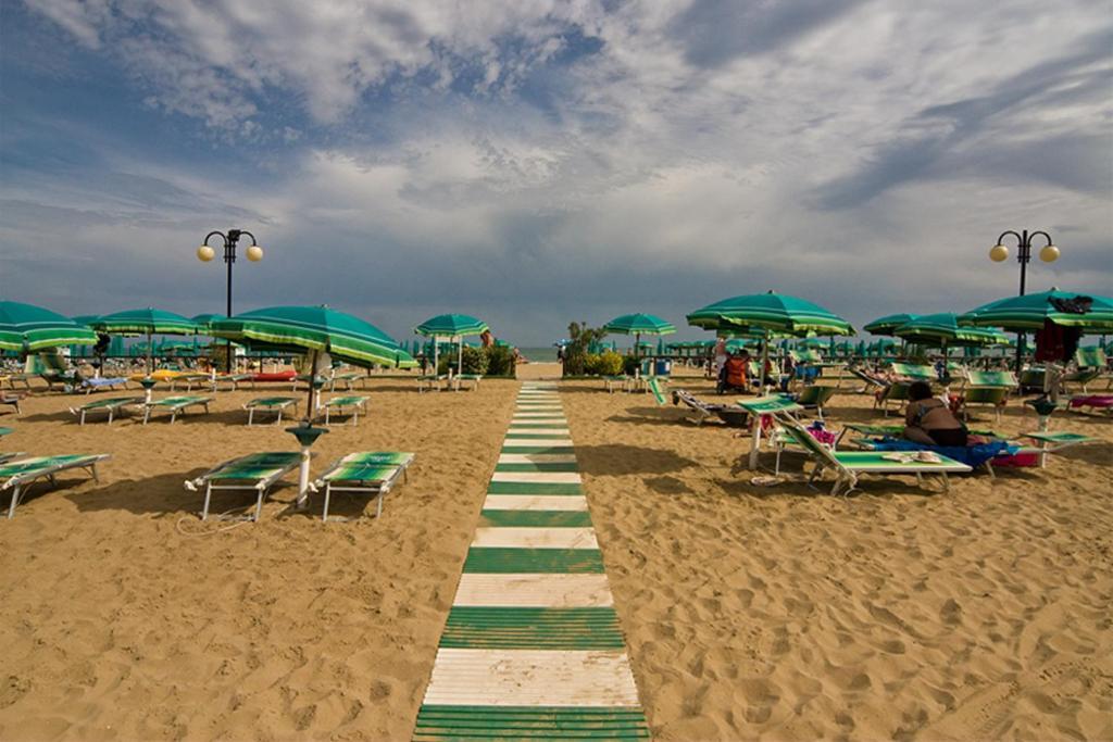Hotel Janeiro Frontemare Lido di Jesolo Kültér fotó