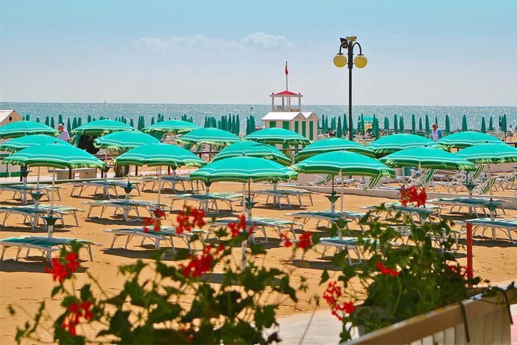 Hotel Janeiro Frontemare Lido di Jesolo Kültér fotó